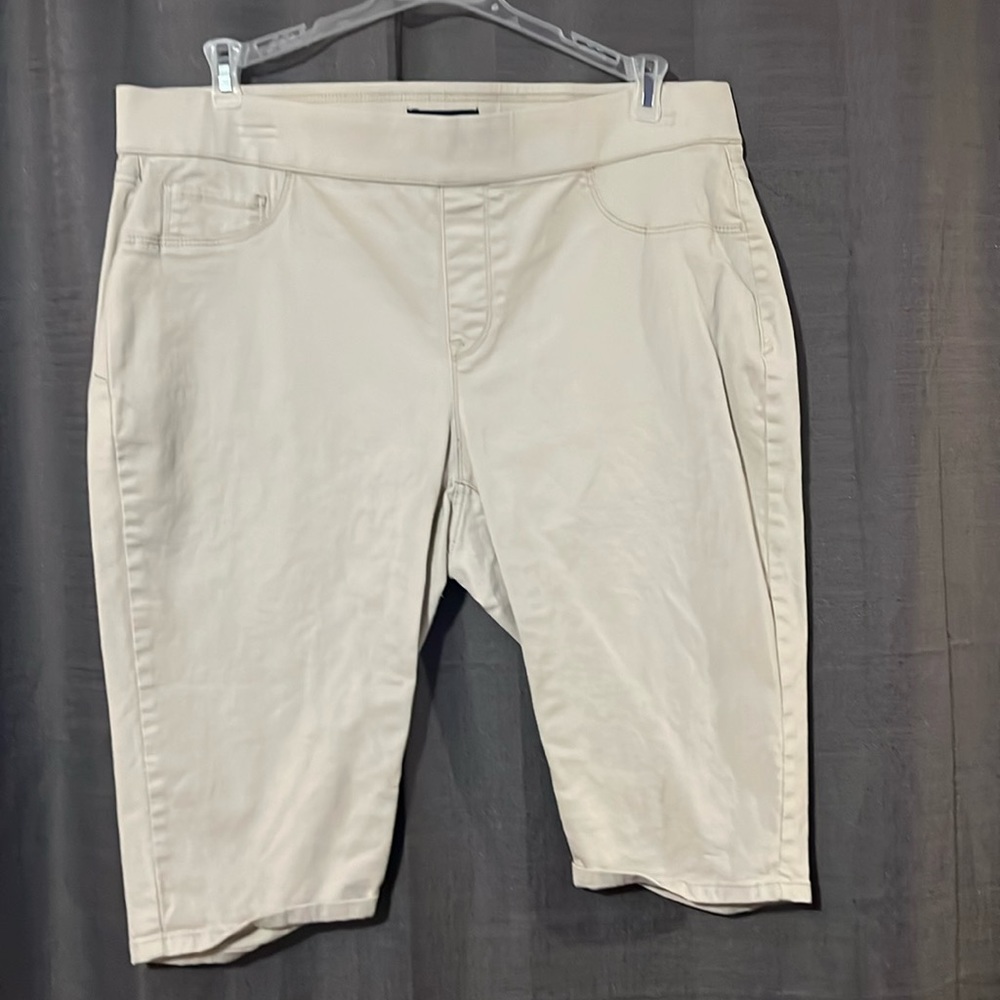 Bandolino short